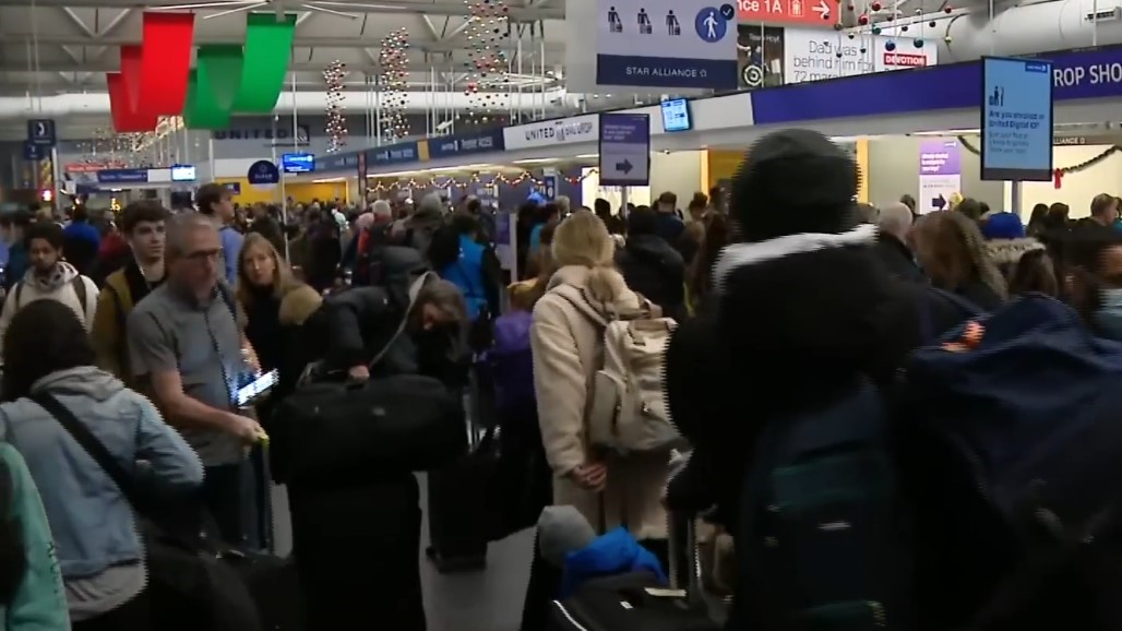 Travel Plans in Chaos as Major Airlines Shutter Dubai and Doha Transit Hubs thumbnail