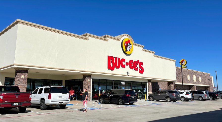 https://d.ibtimes.com/en/full/4644906/buc-ees-receives-failing-bbb-rating-sparks-customer-service-backlash.png