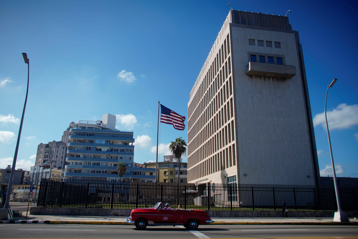 https://d.ibtimes.com/en/full/4645485/tourist-pass-us-embassy-havana.jpg