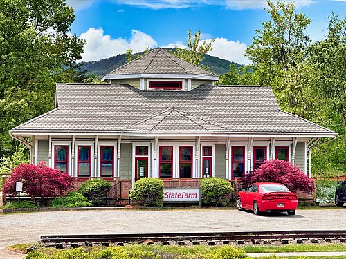 https://d.ibtimes.com/en/full/4645554/state-farm-insurance-office-occupies-classic-railroad-depot.jpg