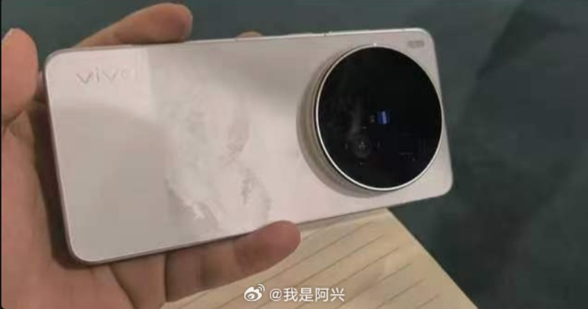 https://d.ibtimes.com/en/full/4645999/vivo-x300-ultra-leak.png