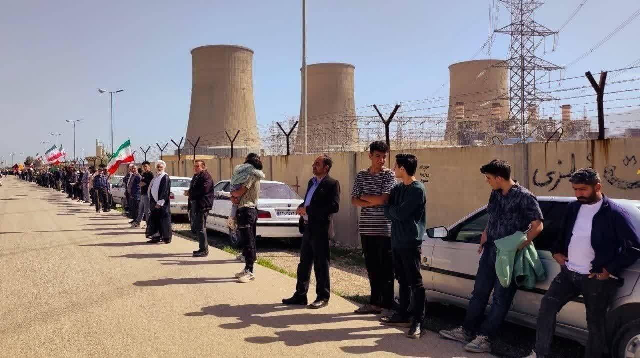 Iranians Forming Human Chains In Bridges And Power Plants Ahead Of Trump's Deadline To Regime
