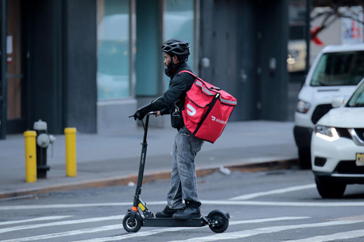 https://d.ibtimes.com/en/full/4647817/doordash-gig-worker.jpg