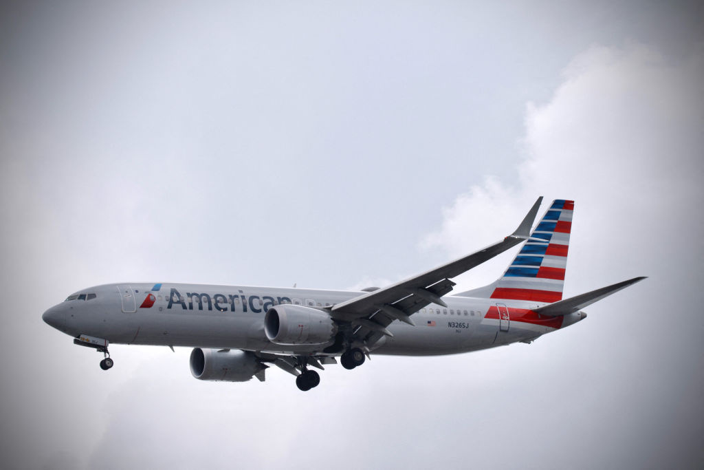 https://d.ibtimes.com/en/full/4648227/american-airlines-offers-42-billion-pay-increase-flight-attendants-avoid-strike.jpg