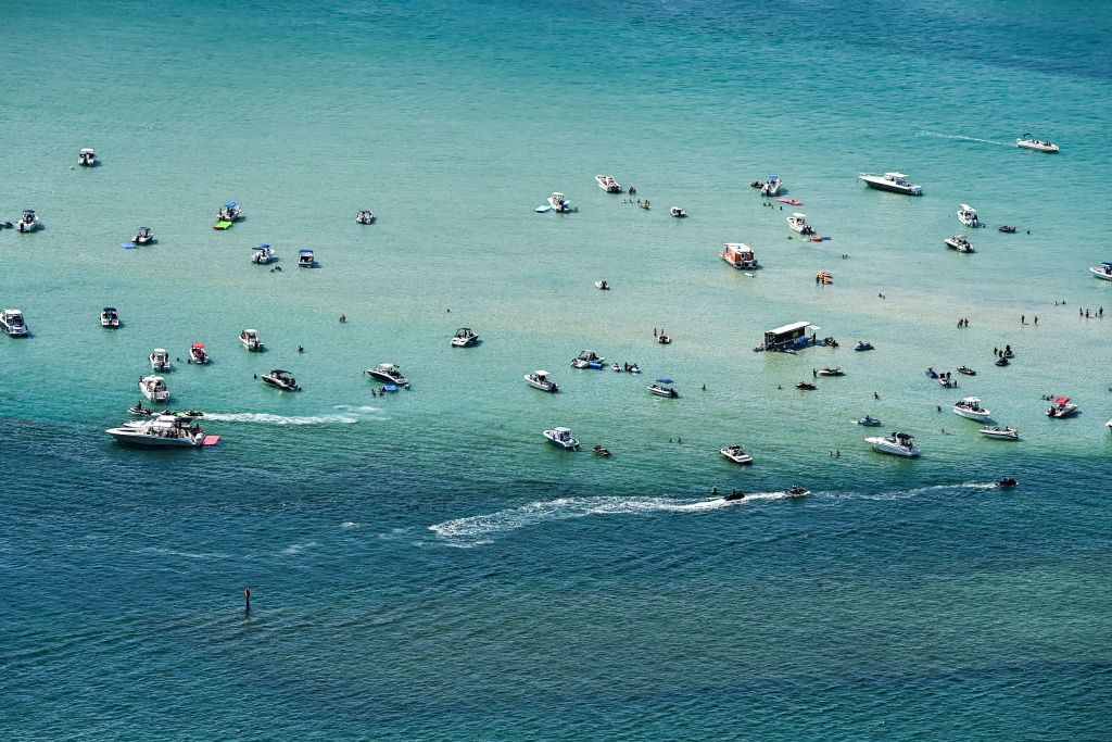 https://d.ibtimes.com/en/full/4648623/haulover-sandbar-bal-harbour-beach.jpg
