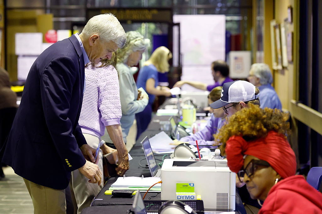 https://d.ibtimes.com/en/full/4648885/sen-cassidy-casts-his-vote-during-early-voting.jpg