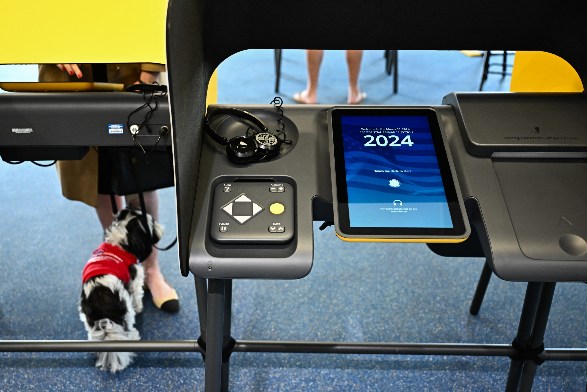 https://d.ibtimes.com/en/full/4649112/voting-machine.jpg