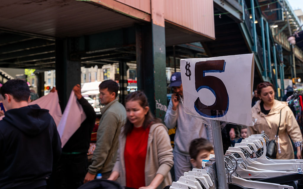 https://d.ibtimes.com/en/full/4649118/shoppers.jpg
