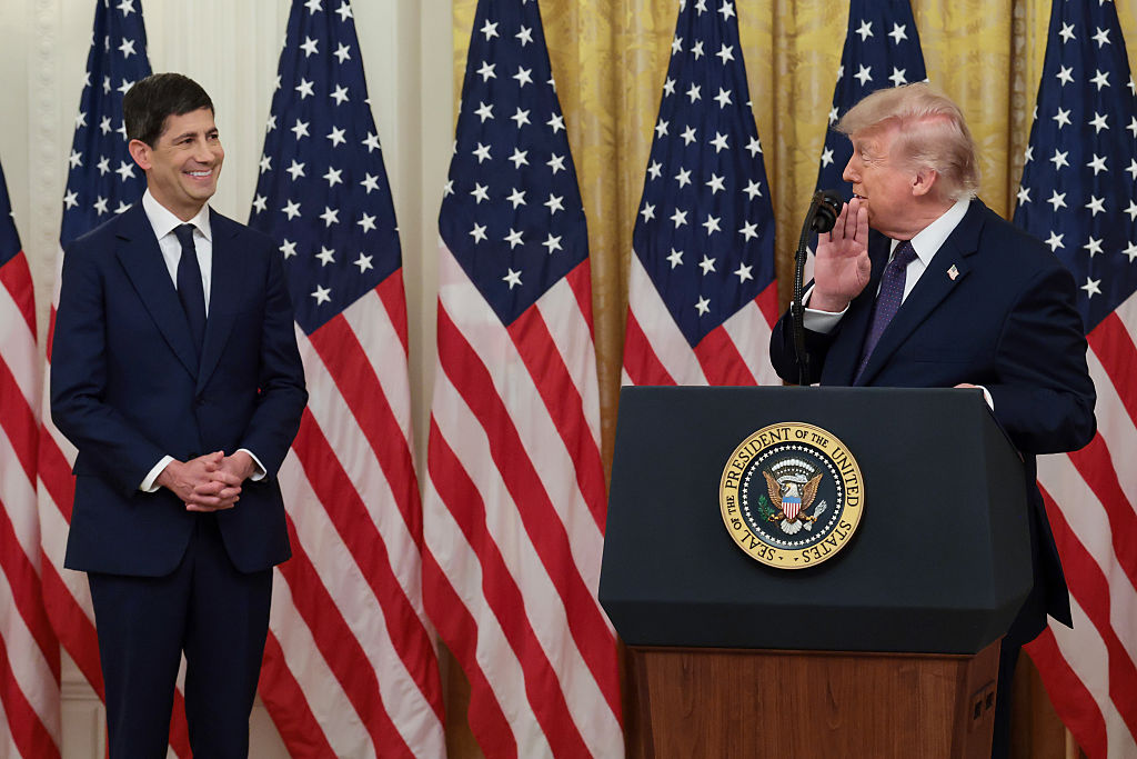 https://d.ibtimes.com/en/full/4649123/kevin-warsh.jpg