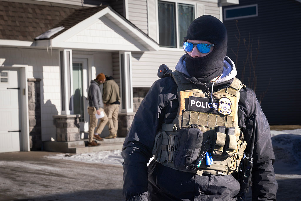 https://d.ibtimes.com/en/full/4649505/ice-agents-minnesota-during-january-immigration-raids.jpg