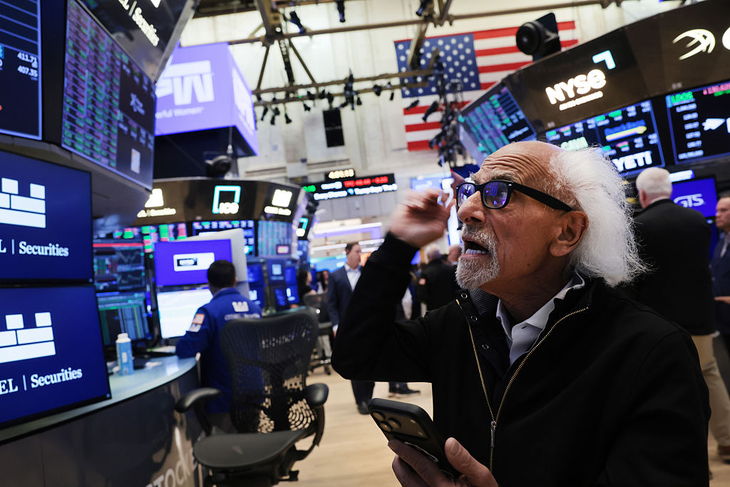 https://d.ibtimes.com/en/full/4649530/dow-jones-industrial-average-hits-new-record-level.jpg
