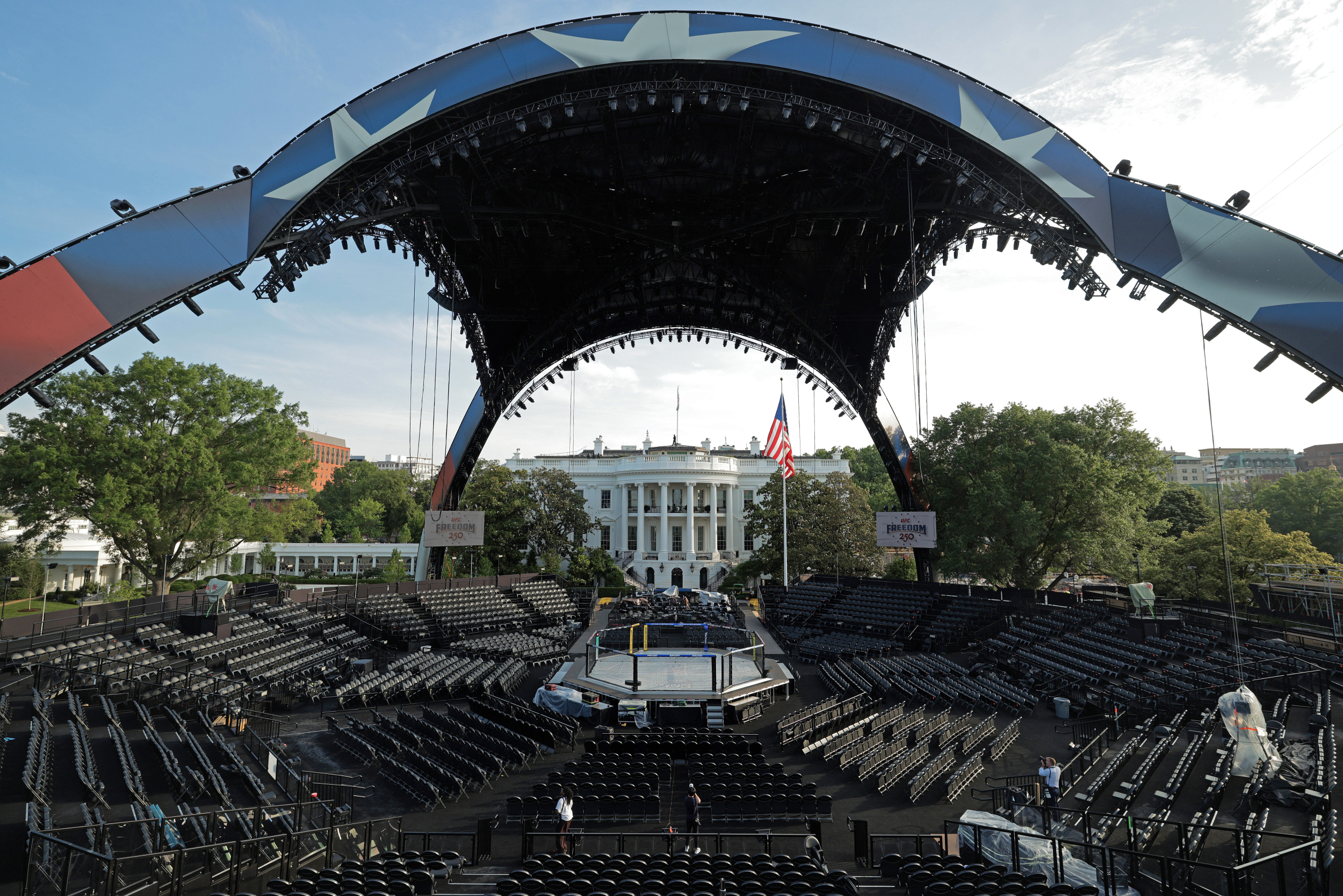 https://d.ibtimes.com/en/full/4649971/white-house-arena.jpg
