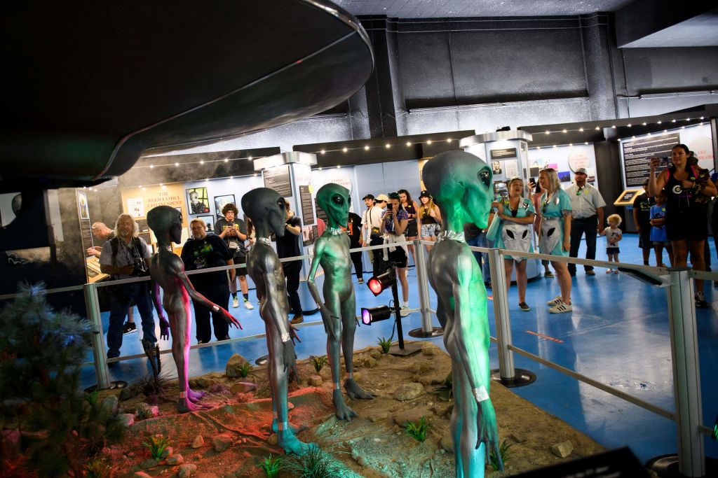 https://d.ibtimes.com/en/full/4650015/international-ufo-museum-research-center.jpg