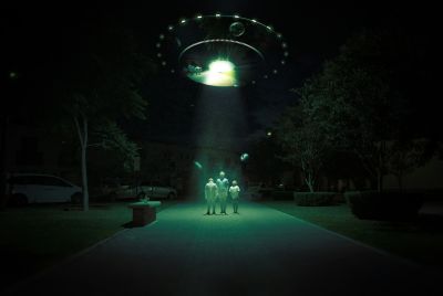 UFO ship over aliens