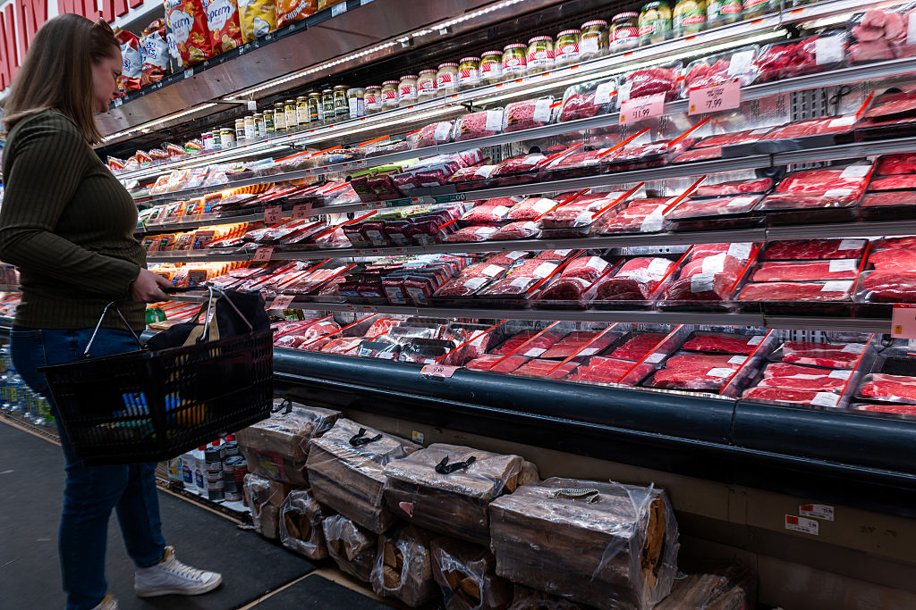 https://d.ibtimes.com/en/full/4650616/consumer-sentiment.jpg