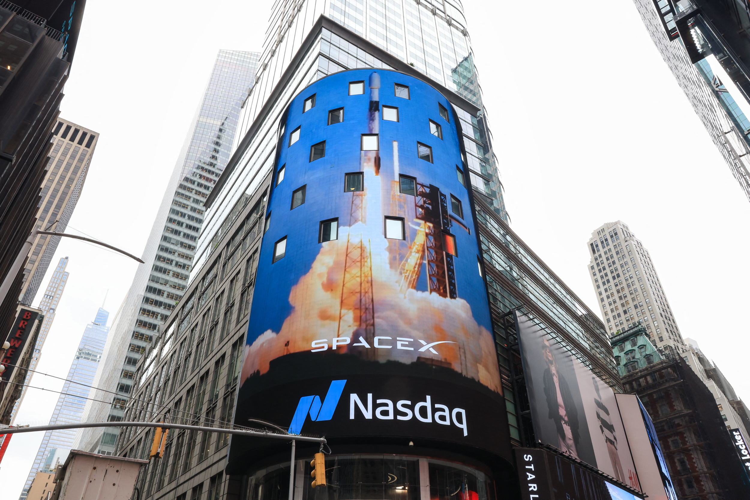 https://d.ibtimes.com/en/full/4650646/musk-backed-spacexs-initial-public-offering-ipo-new-york.jpg
