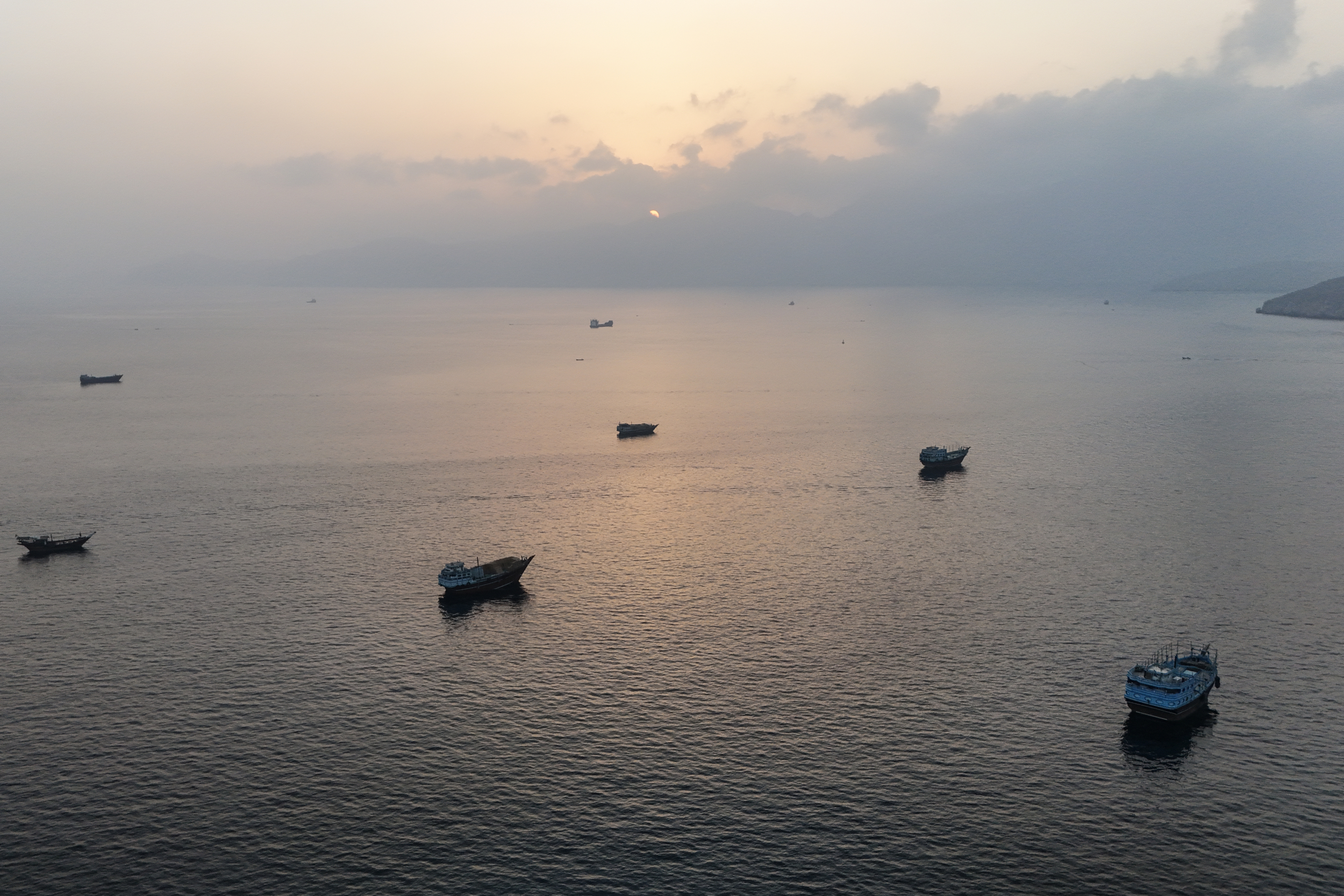https://d.ibtimes.com/en/full/4650709/strait-hormuz.jpg