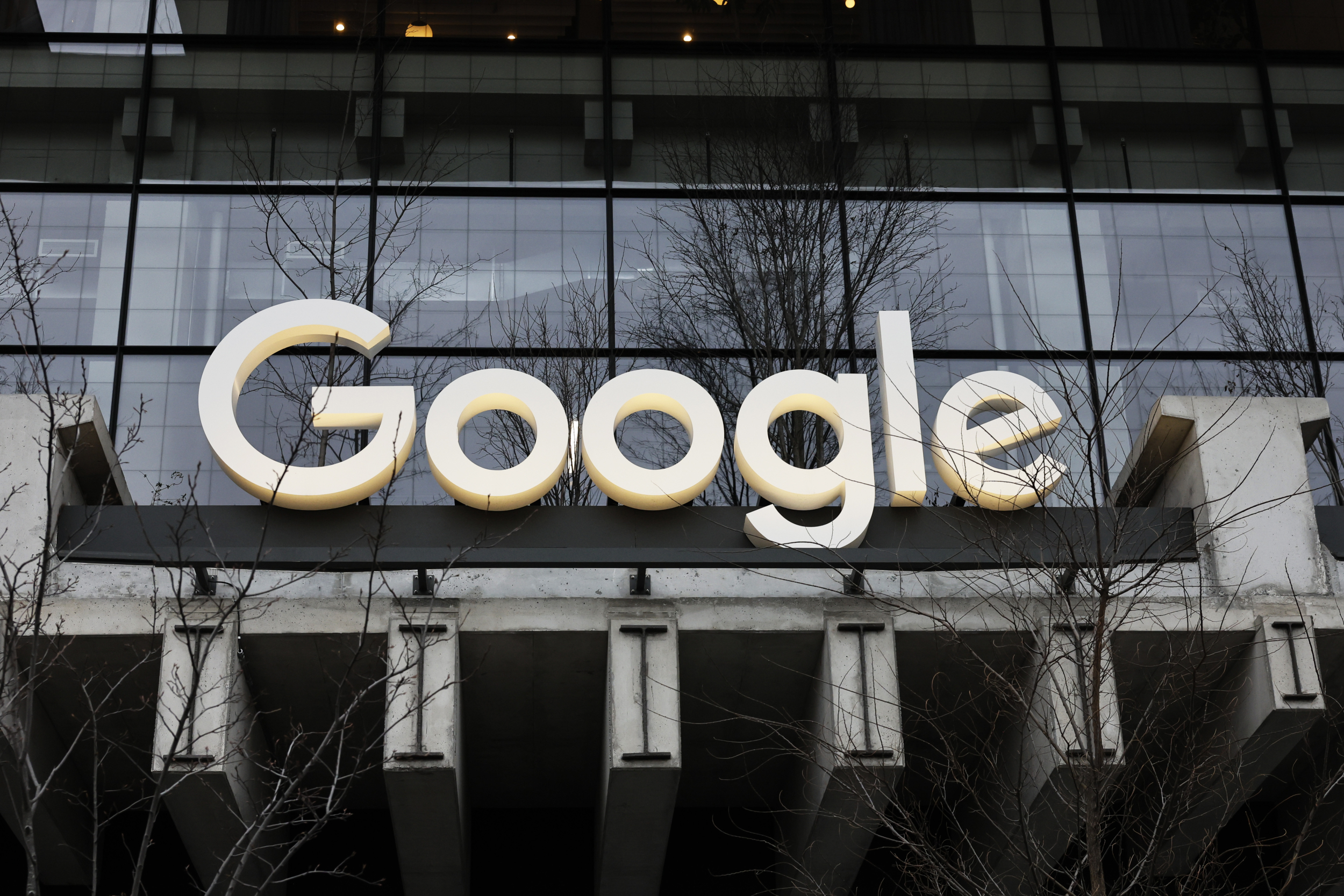 https://d.ibtimes.com/en/full/4650841/google-fine.jpg