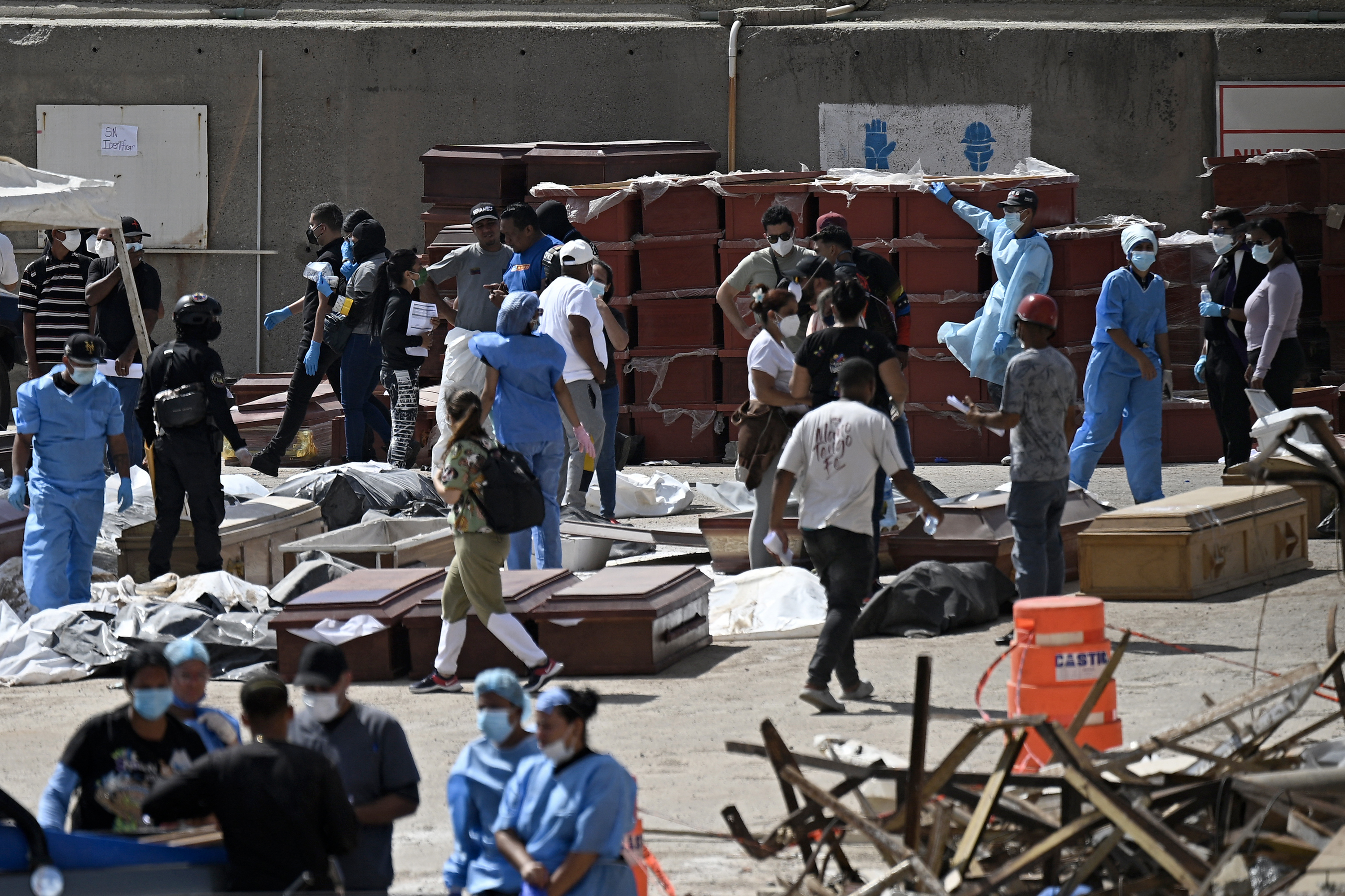 https://d.ibtimes.com/en/full/4650922/topshot-venezuela-earthquake-aftermath.jpg