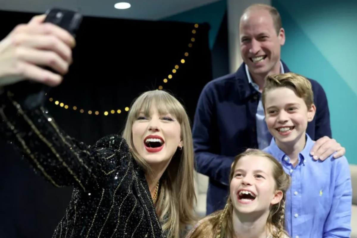 https://d.ibtimes.com/en/full/4651044/taylor-swift-takes-royal-selfie-during-london-show.png
