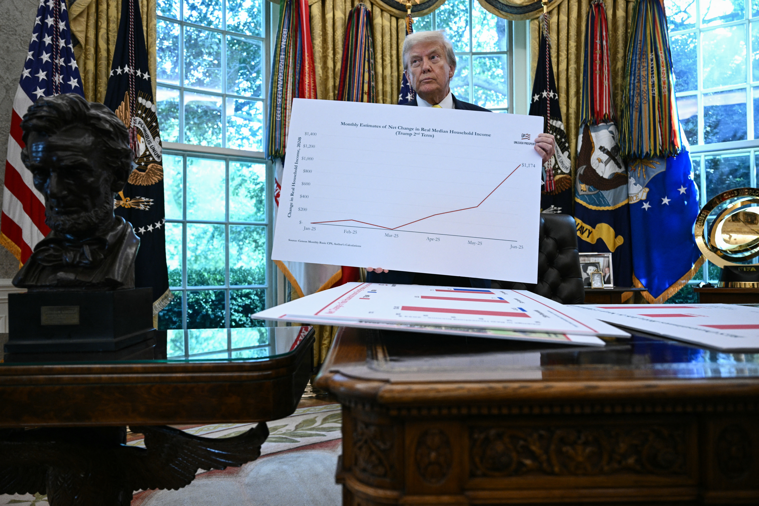https://d.ibtimes.com/en/full/4651157/trump-economy.jpg