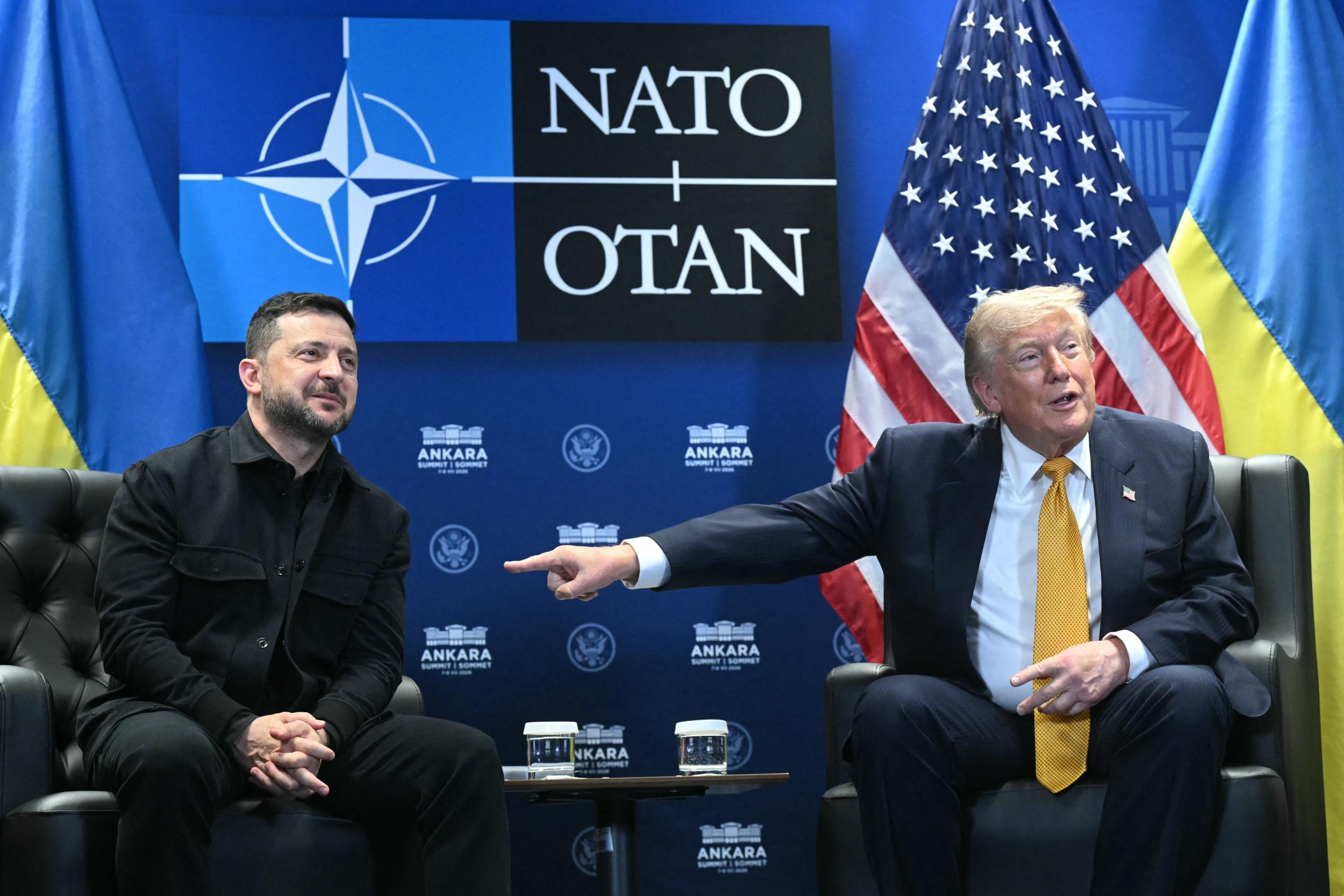 https://d.ibtimes.com/en/full/4651195/ukraines-president-volodymyr-zelensky-l-meets-us-president-donald.jpg
