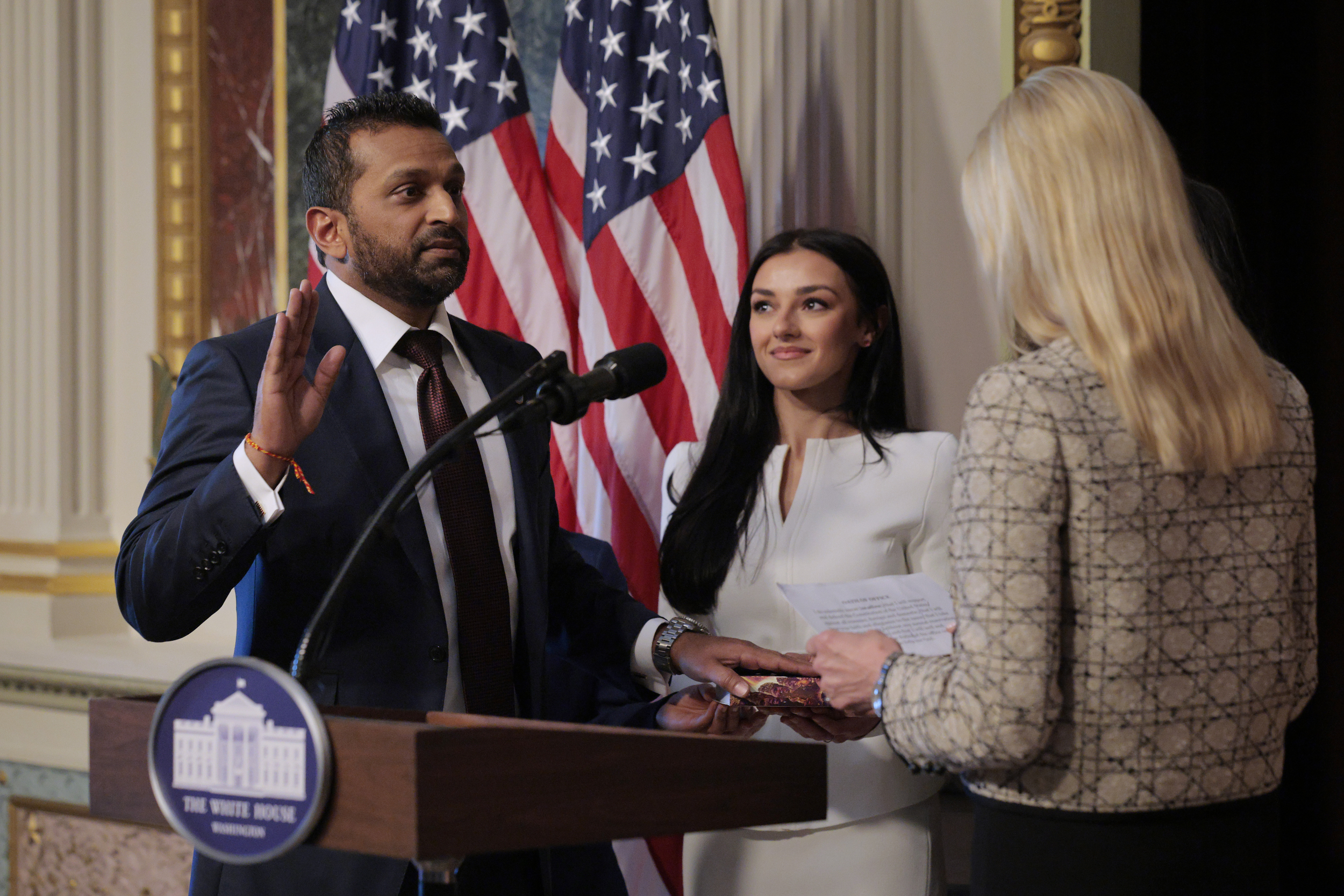 https://d.ibtimes.com/en/full/4651212/us-attorney-general-pam-bondi-swears-kash-patel.jpg