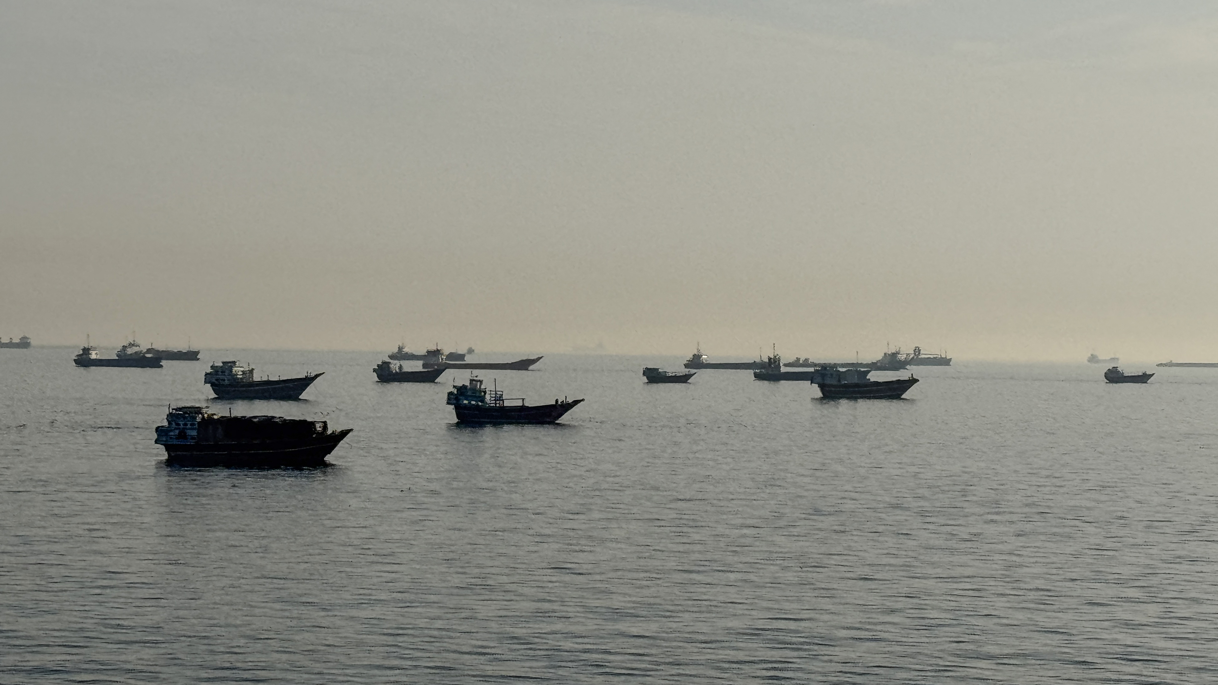 https://d.ibtimes.com/en/full/4651213/strait-hormuz-off-port-city-khasab.jpg
