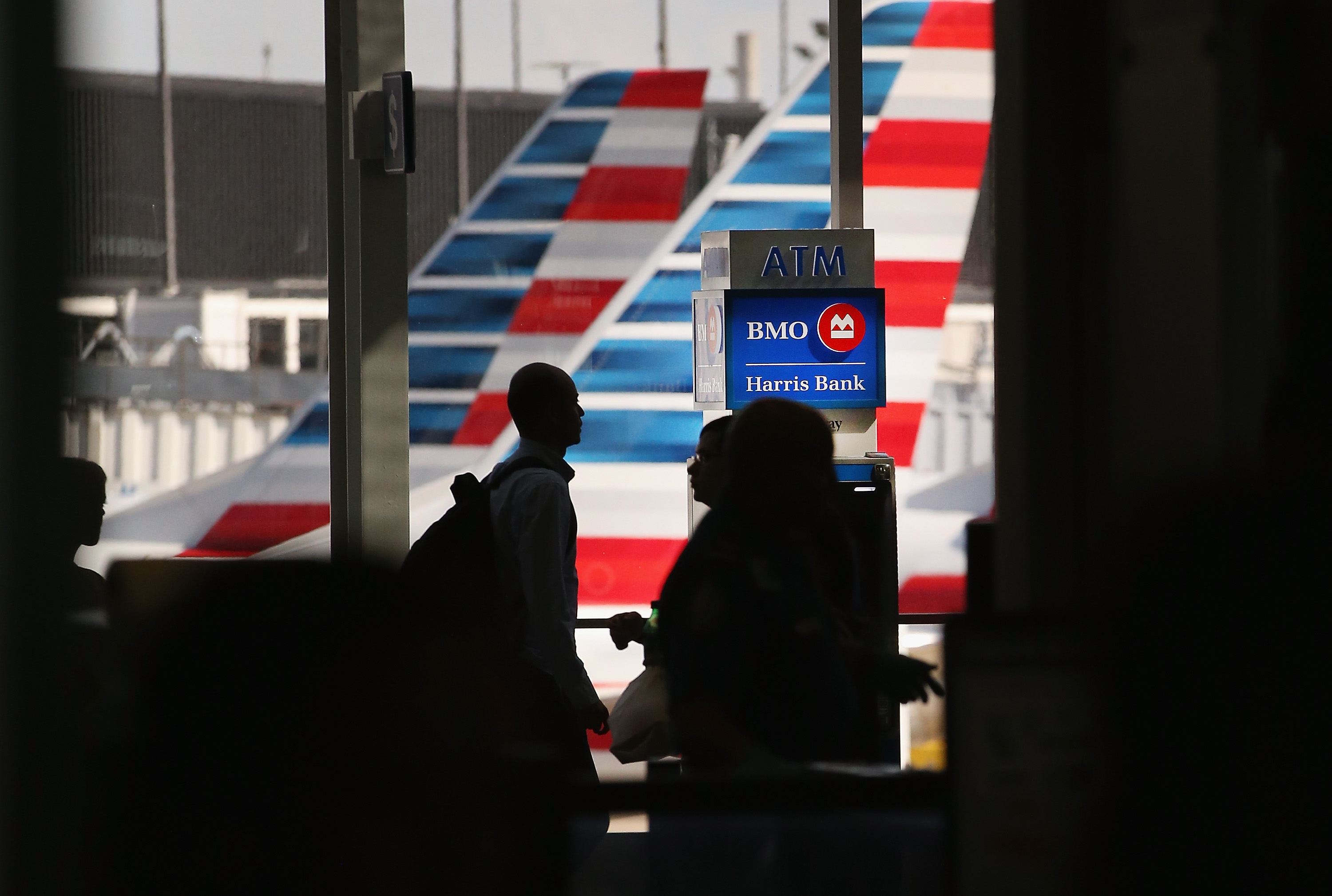 https://d.ibtimes.com/en/full/4651217/american-airlines-aircraft-ohare-international-airport.jpg