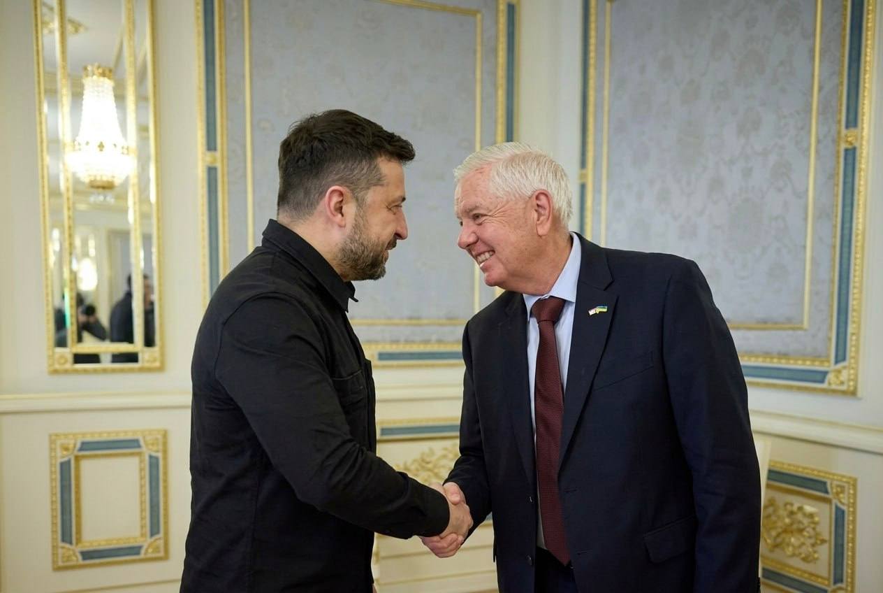 https://d.ibtimes.com/en/full/4651245/lindsey-graham-meets-ukrainian-president-volodymyr-zelenskyy.jpg