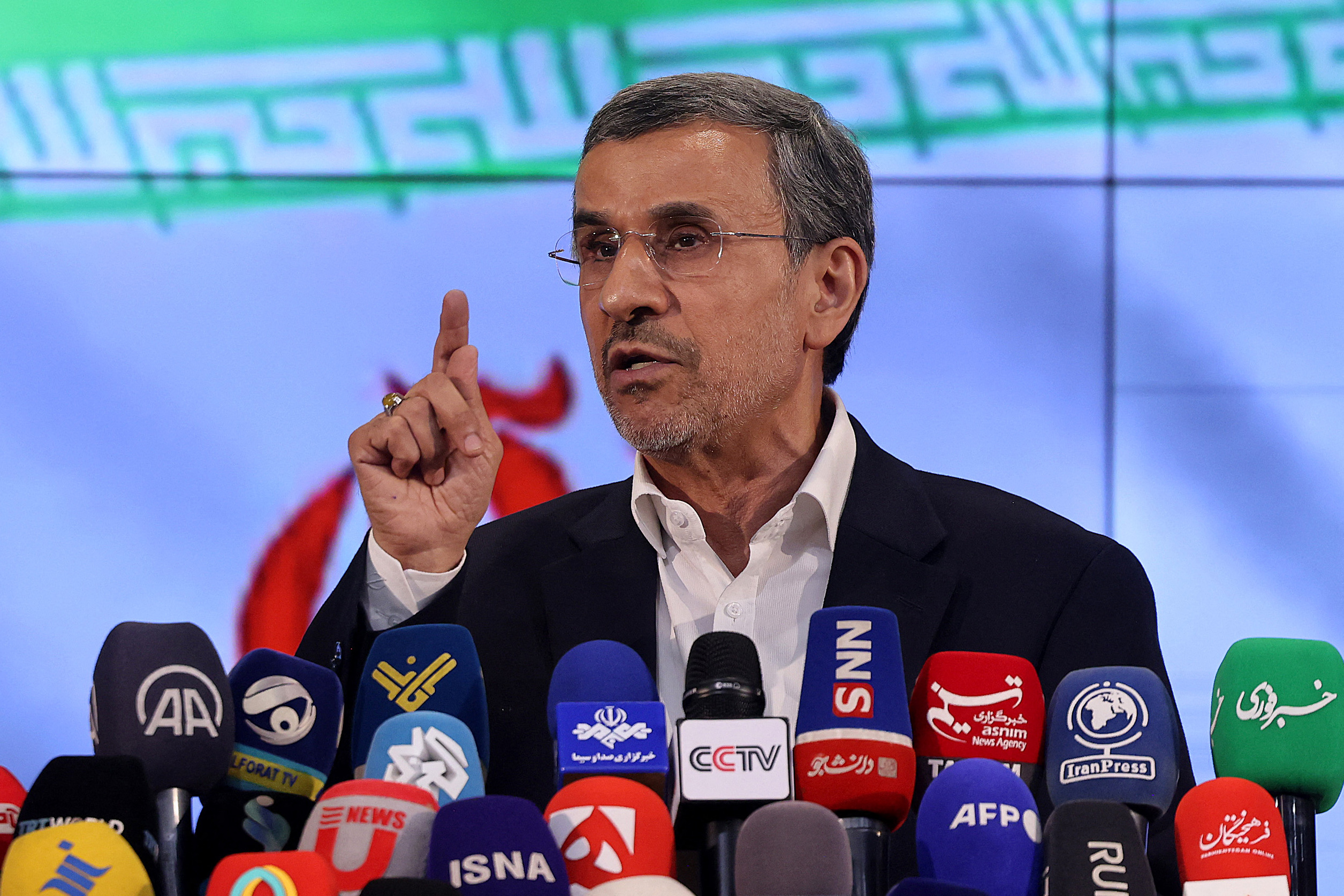 https://d.ibtimes.com/en/full/4651254/mahmoud-ahmadinejad.jpg