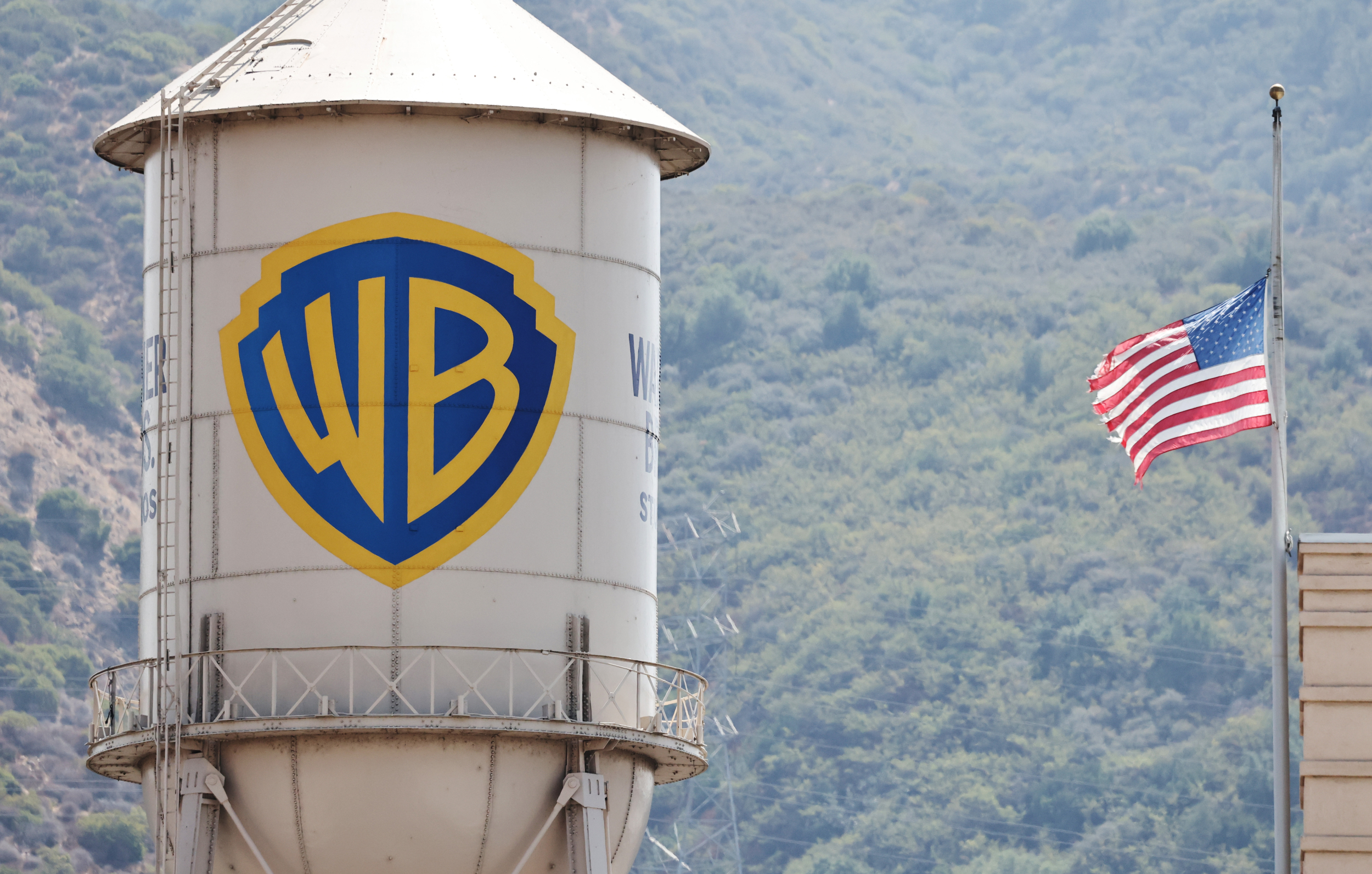 https://d.ibtimes.com/en/full/4651256/wb-paramount-merger.jpg