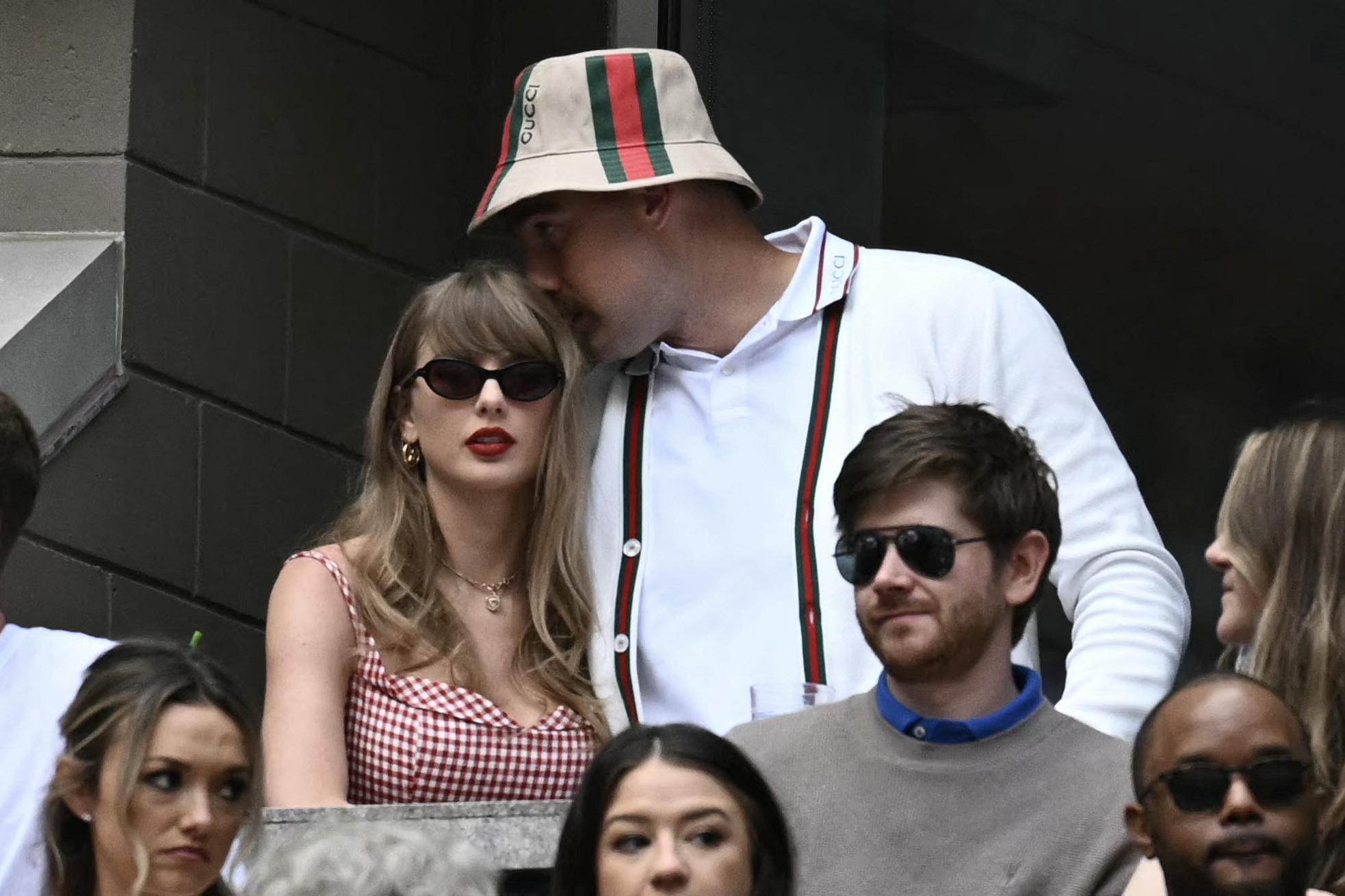 https://d.ibtimes.com/en/full/4651468/us-musician-taylor-swift-us-nfl-football-player-travis.jpg