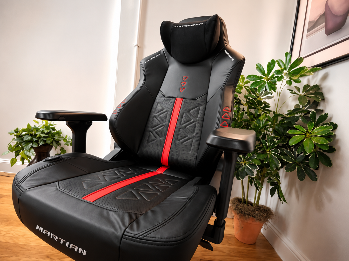 https://d.ibtimes.com/en/full/4651543/dxracer-martian-ergonomic-gaming-chair.png