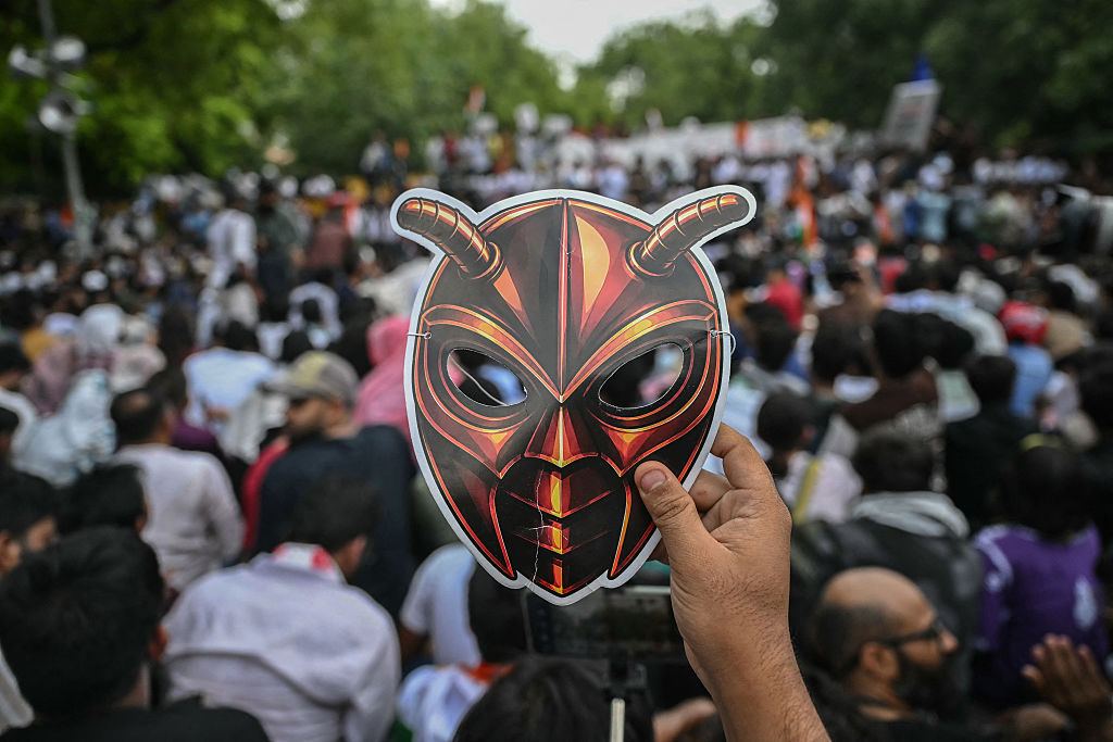 https://d.ibtimes.com/en/full/4651606/cockroach-protests-rock-india-youth-protests-sweep-country.jpg