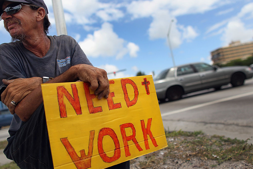 https://d.ibtimes.com/en/full/4651621/florida-day-laborer-roadside-looking-job.jpg