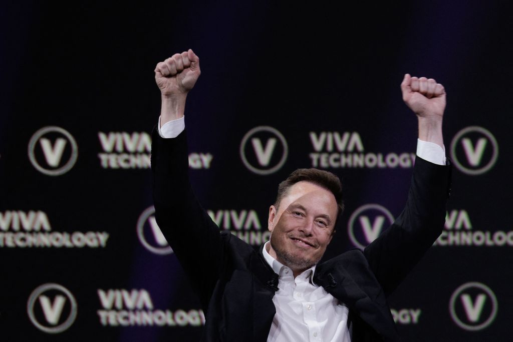 https://d.ibtimes.com/en/full/4651763/elon-musk-may-soon-merge-tesla-spacex.jpg