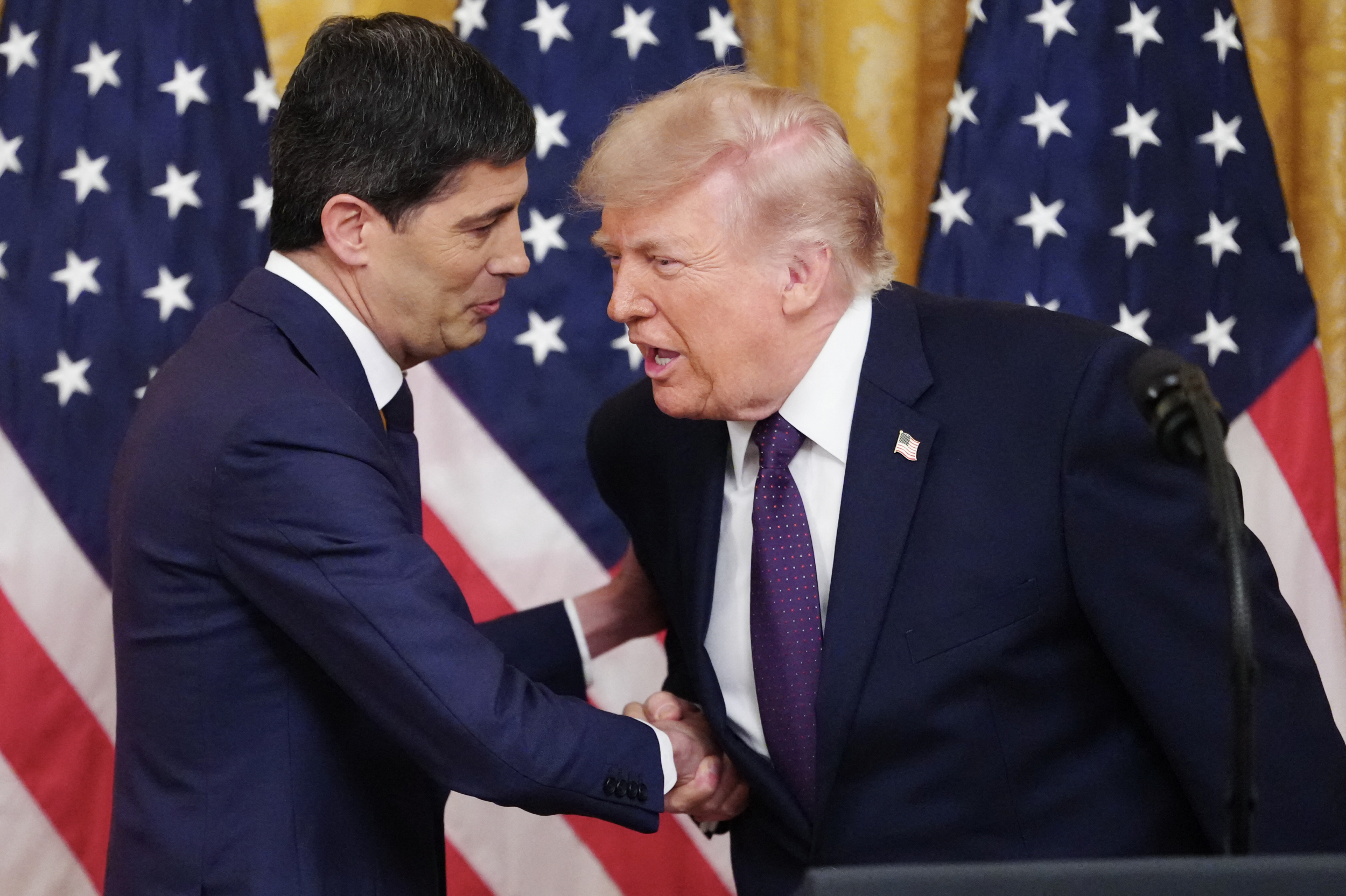 https://d.ibtimes.com/en/full/4651780/us-president-donald-trump-federal-reserve-chair-kevin-warsh.jpg