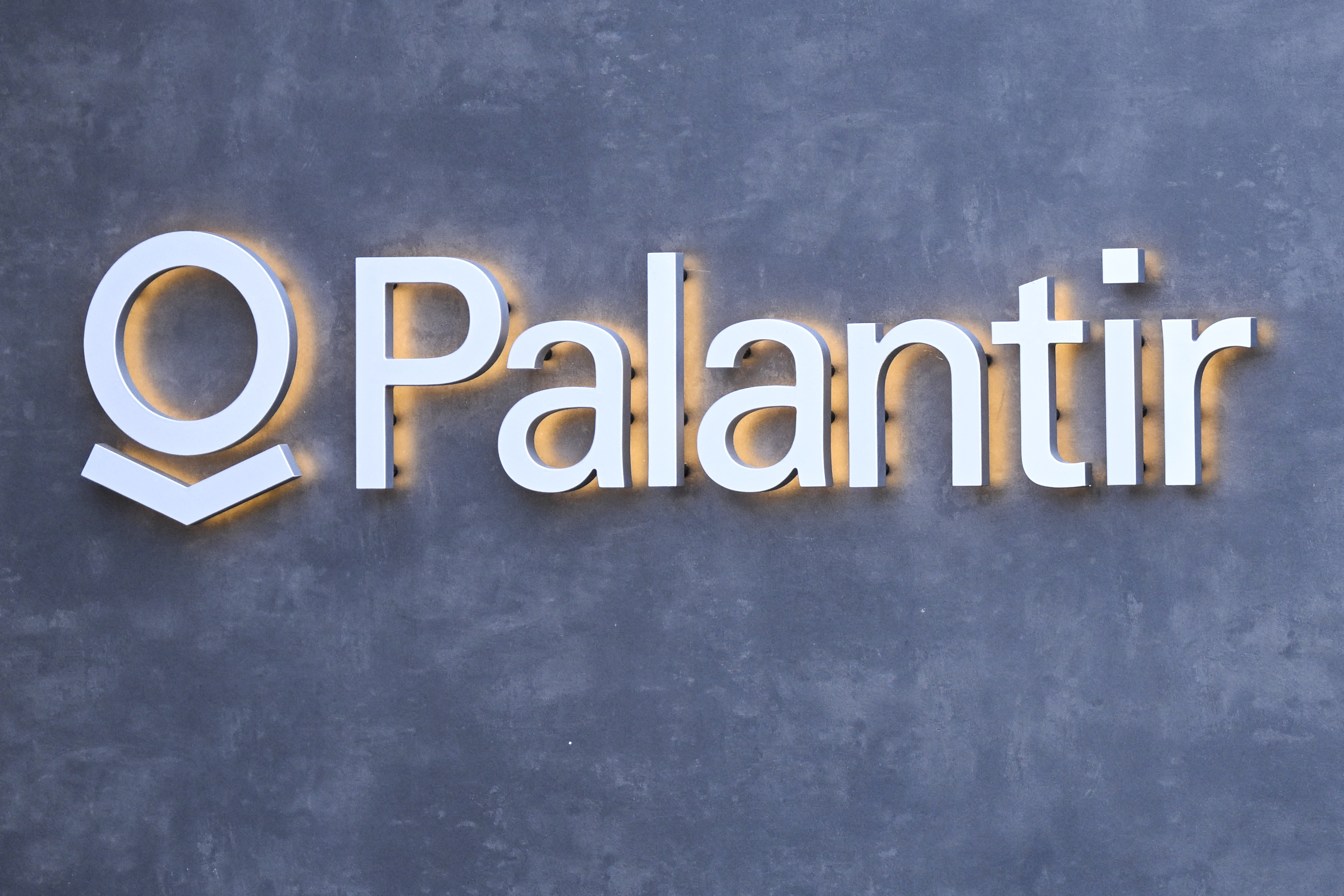 https://d.ibtimes.com/en/full/4651866/palantir.jpg