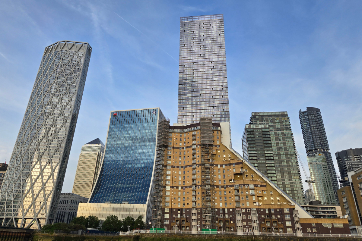 https://d.ibtimes.com/en/full/4652120/view-striking-skyscrapers-canary-wharf.png