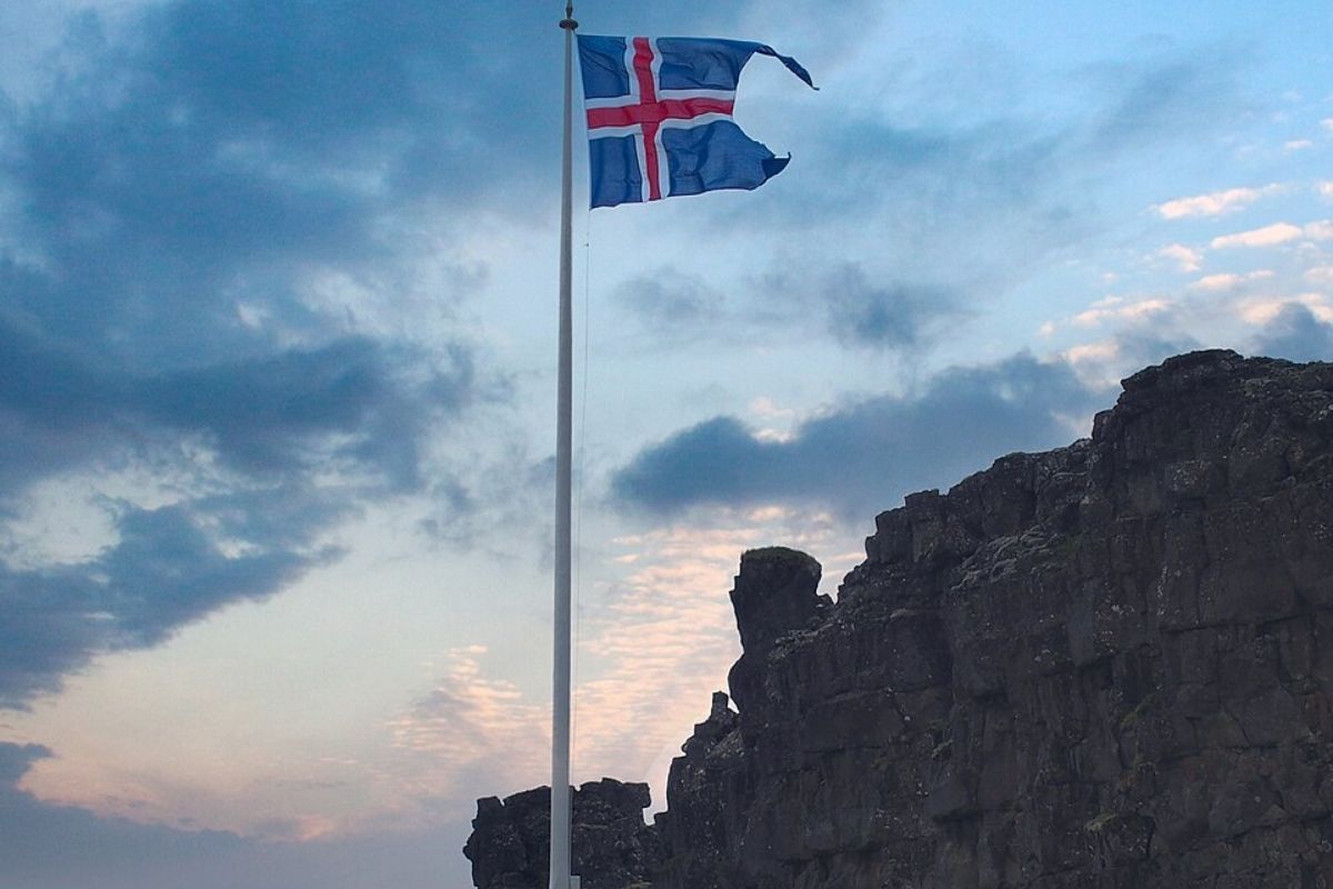 https://d.ibtimes.com/en/full/4652440/flag-iceland.jpg