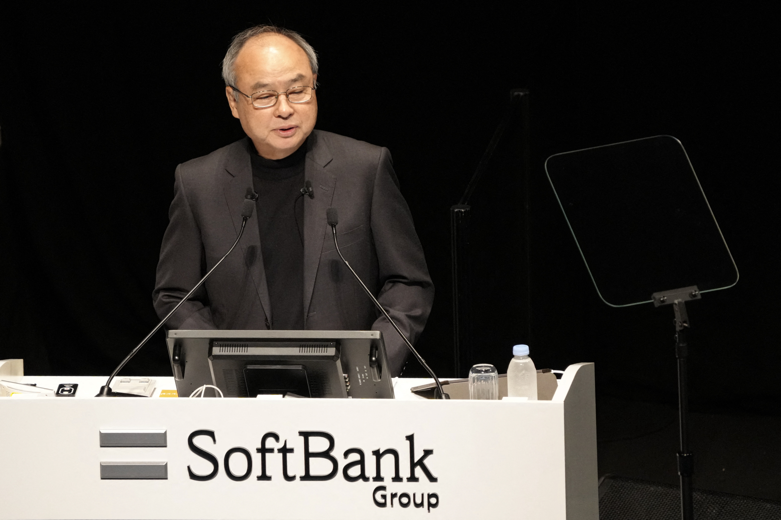 https://d.ibtimes.com/en/full/4652490/softbank.jpg