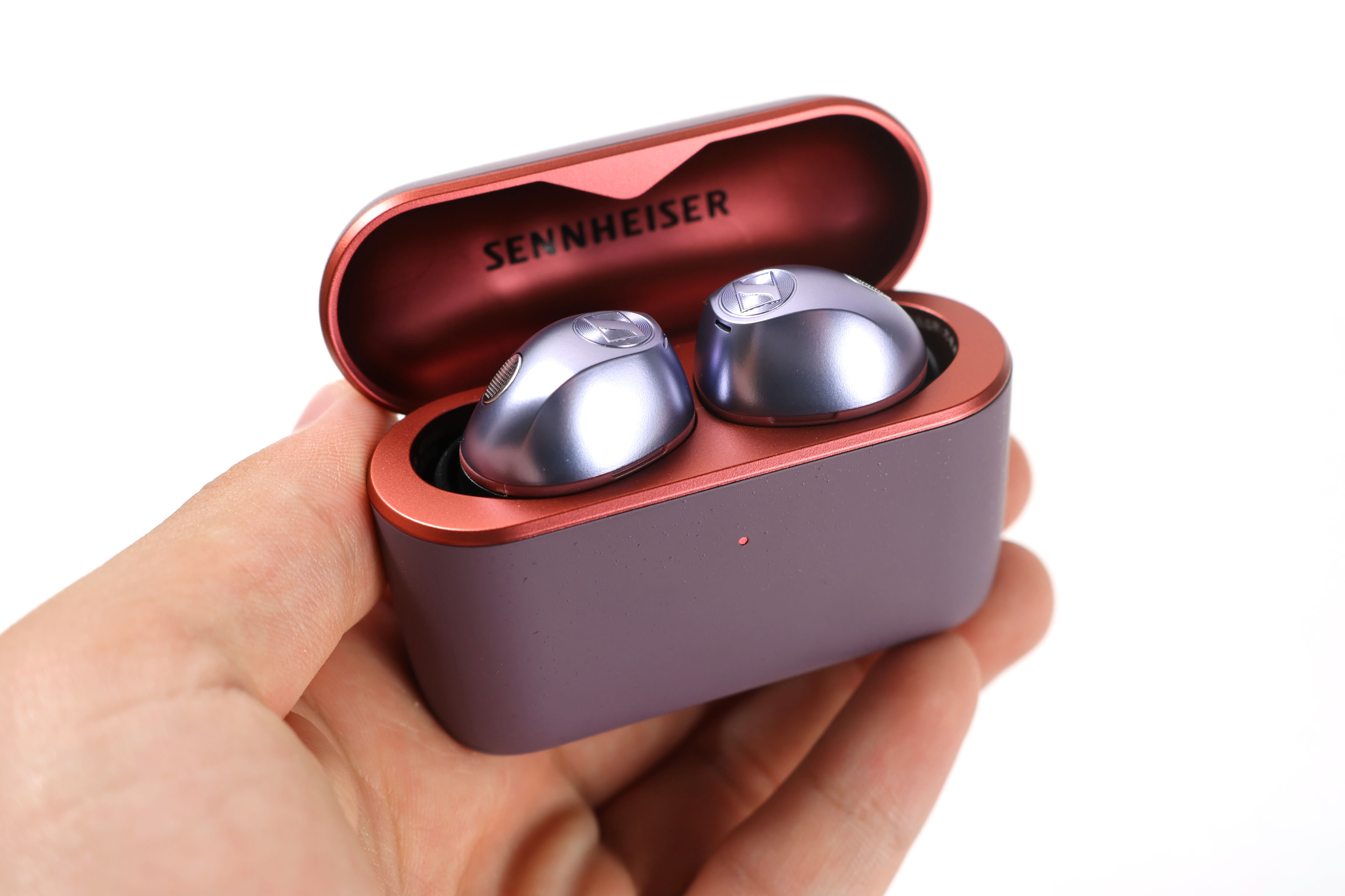 https://d.ibtimes.com/en/full/4652503/sennheiser-momentum-true-wireless-5-lavender-charging-case.jpg