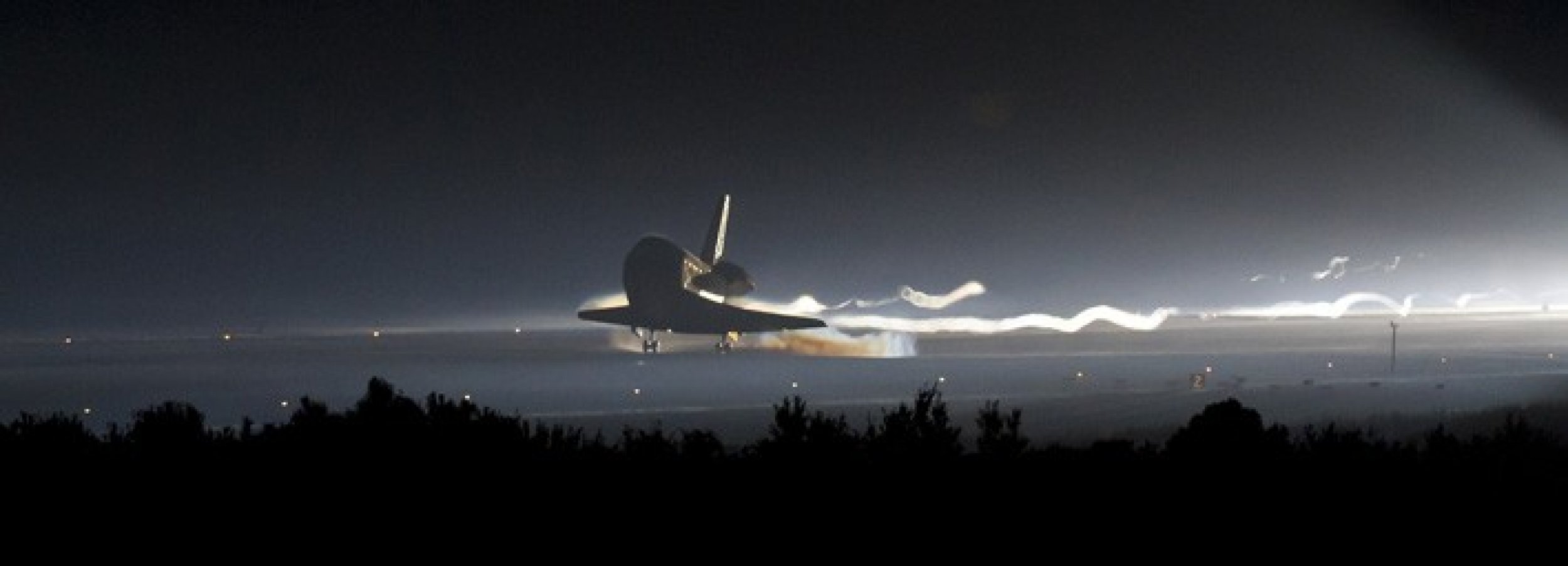 Final PHOTOS NASA Space Shuttle  Crew Land Safely