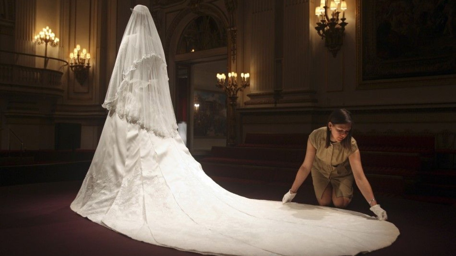 Kate Middleton's Wedding Dress the World Admired Goes on Display (PHOTOS) | IBTimes Kate Middleton's Wedding Dress the World Admired Goes on Display (PHOTOS) | IBTimes