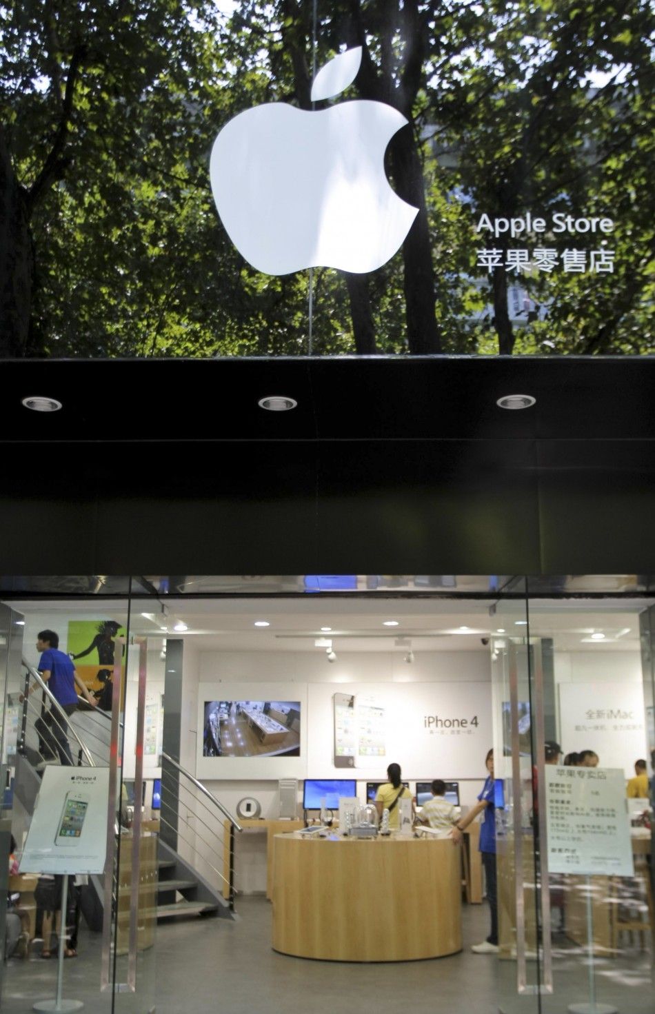 Customers and employees are seen in a fake Apple store in Kunming, Yunnan province July 21, 2011.