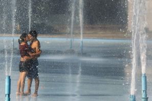 Brutal Heat Wave Cooling Down on East Coast, Not Other States (Photos of Heat Wave Fights) 