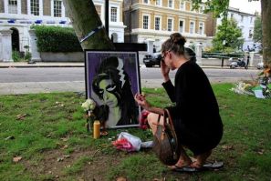 Amy Winehouse Remembered: Obituary Photos, Performance Videos
