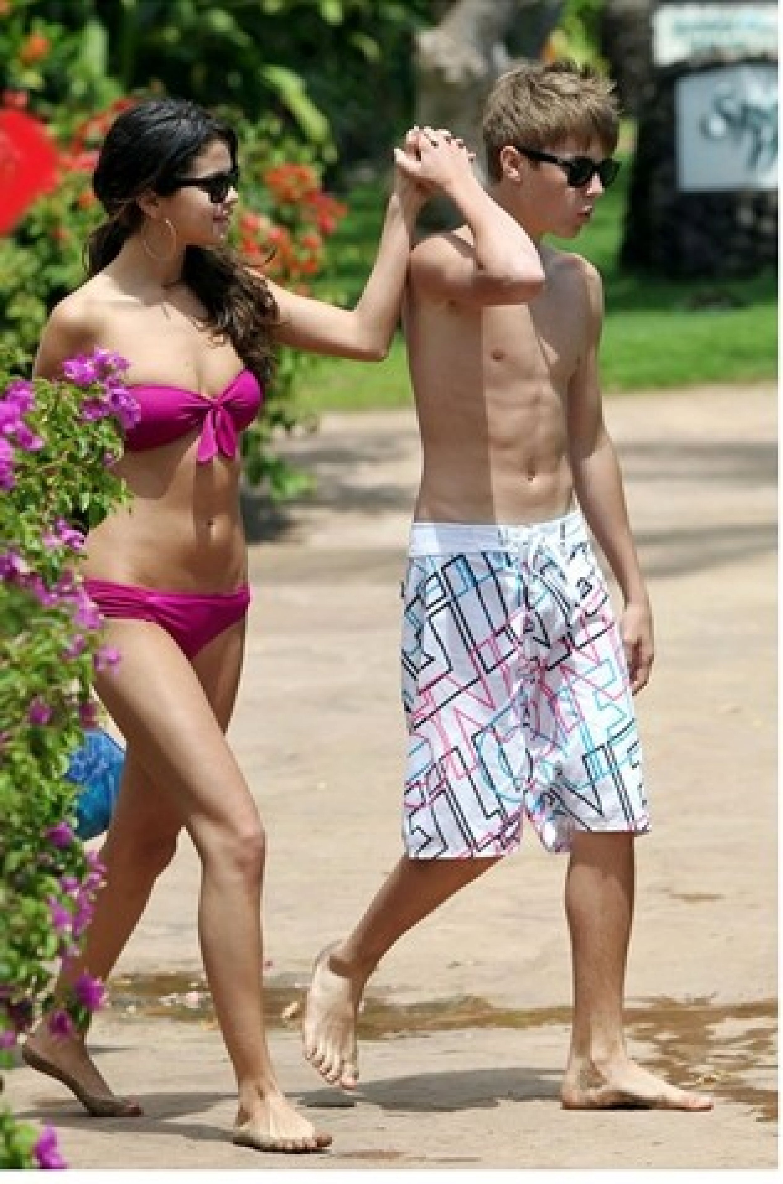 affix Uitschakelen verkeer Selena Gomez and Justin Bieber Kiss at 2011 Teen Choice Awards, Shut Down  Breakup Rumors [PHOTOS]