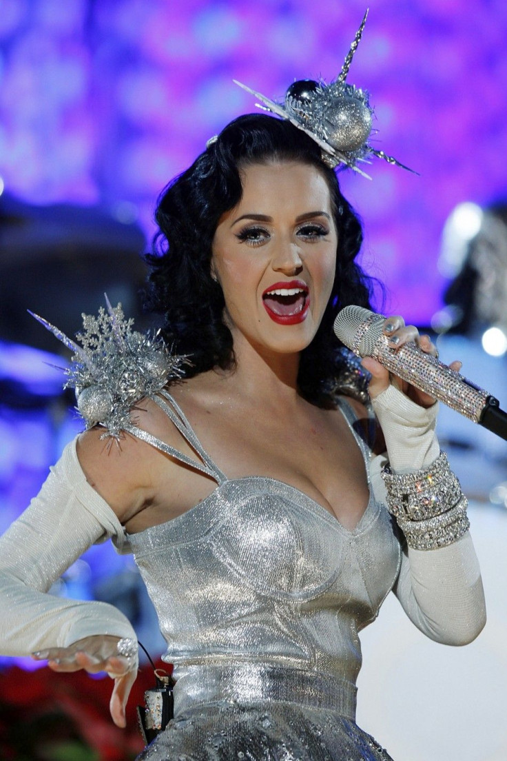 Bekwaam leven toernooi Katy Perry Tops Charts, Makes History with Latest Hit